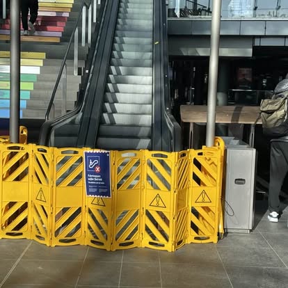 Über Stehtreppen, Auf- und Abzüge der Bahn